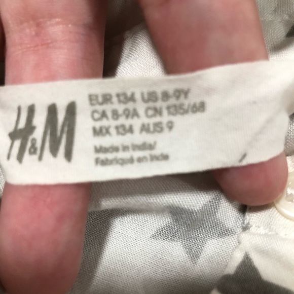 Girls' H&M White & Grey Star Print Sleeveless Button-Up Top, Size 8-9Y - Picture 4 of 5